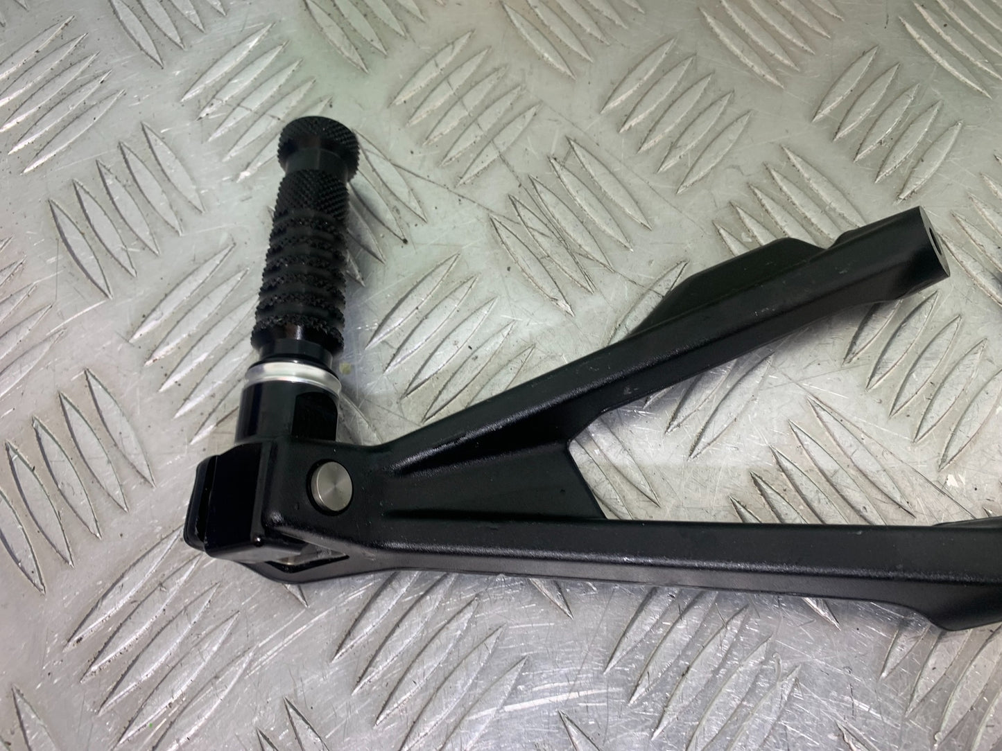 BMW M1000 R REAR HANGERS AND PEGS YEAR 2023-2024 (CMB1140)