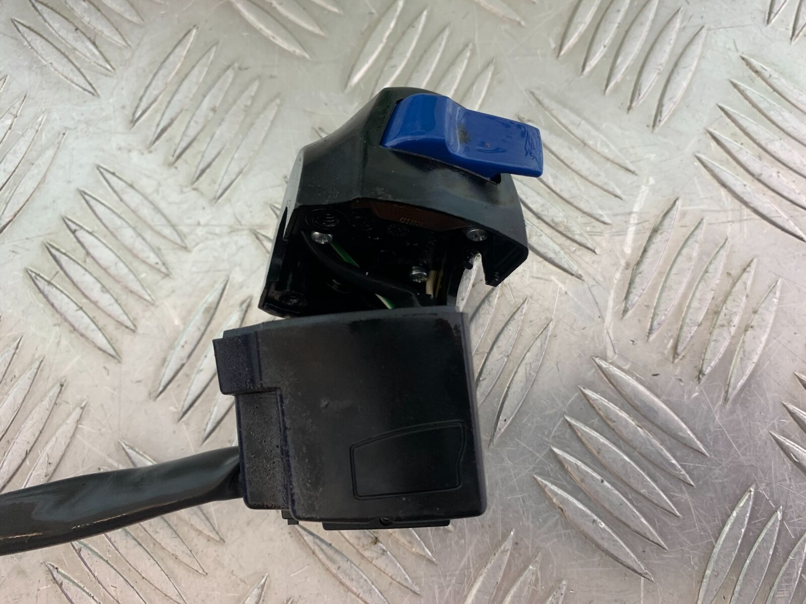 APRILIA SL750 SL 750 SHIVER LEFT SWITCH GEAR    YEAR 2012 (CMB1074)