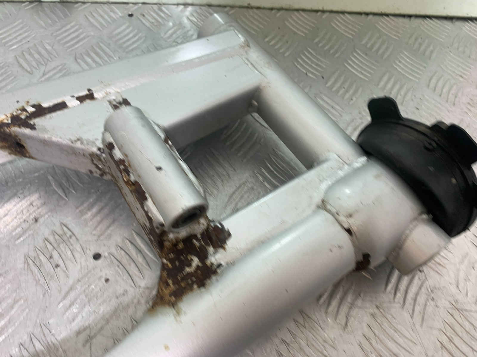 YAMAHA XJ900 XJ 900 DIVERSION SWINGARM YEAR 1994-2002 (CMB1292)
