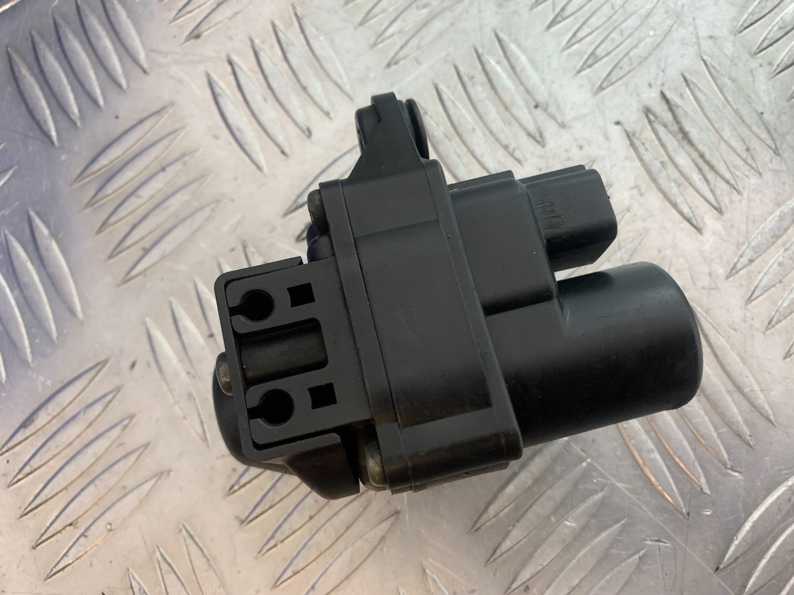 YAMAHA YZF R1 SERVO MOTOR   YEAR 2004-2006 (CMB1155)
