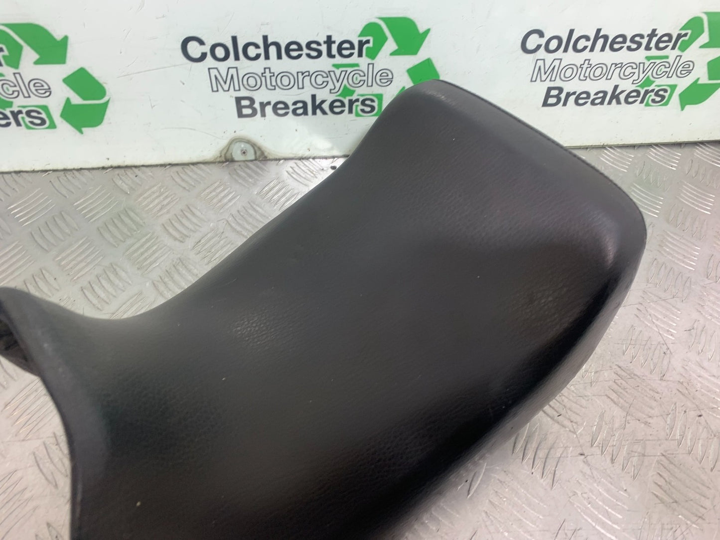 KAWASAKI GPZ600 GPZ 600 FRONT SEAT  YEAR 1988-90 (CMB1258)