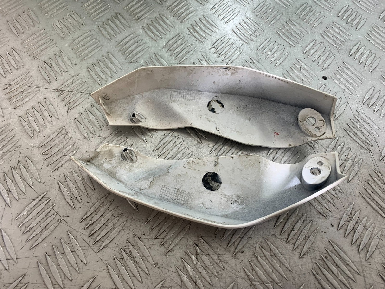 KTM DUKE 125 LEFT AND RIGHT TOP FAIRINGS  YEAR 2012-2016 (CMB1317)