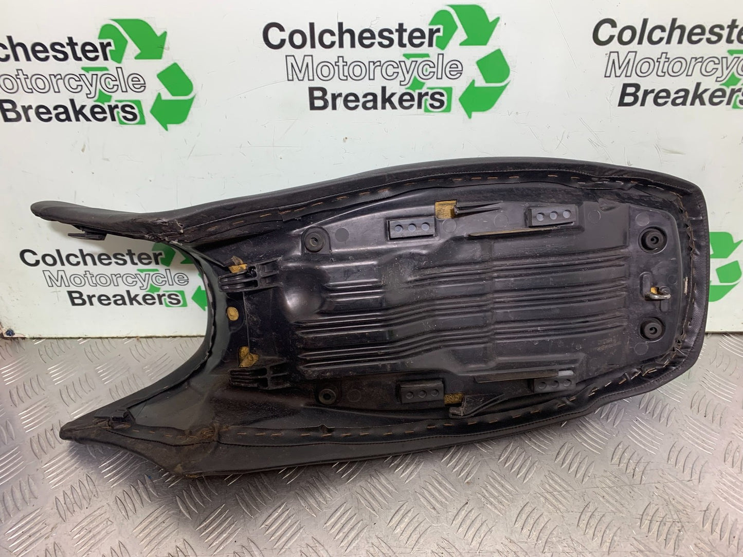 HONDA XL125 VARADERO SEAT  YEAR 2001-2006  (CMB1304)