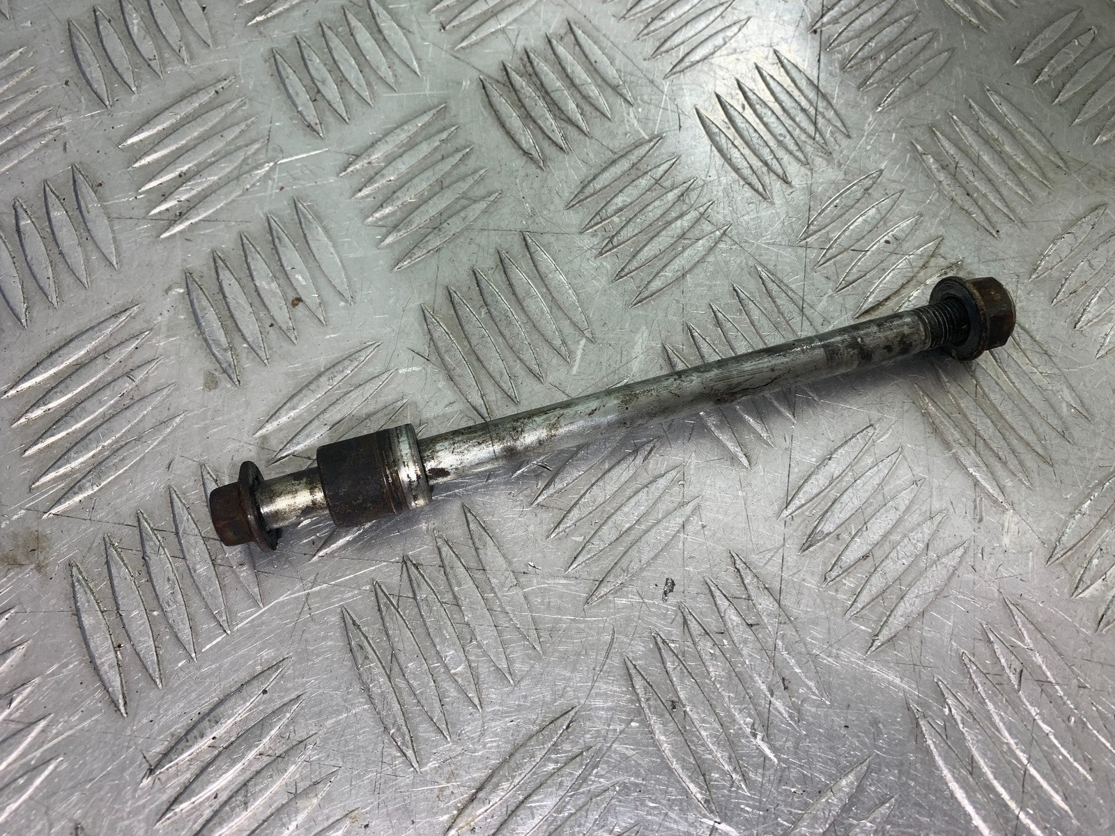 HONDA CG125 CG 125 FRONT WHEEL  SPINDLE   YEAR 1998-2000 (CMB1282)
