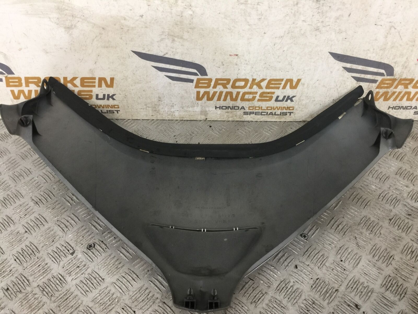 HONDA GL1800 GL 1800 TOP FAIRING PANEL YEAR 2004-10 ABS (STOCK 890)