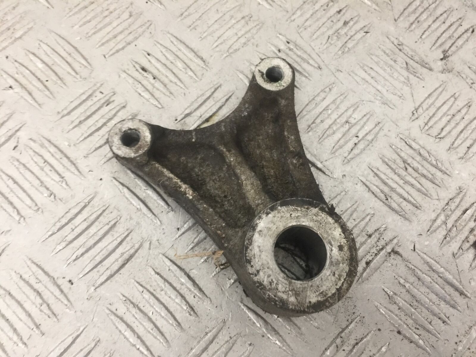 SUZUKI GSF1200 BANDIT MK2 REAR CALIPER BRACKET   YEAR 2001-05 (STOCK 859)