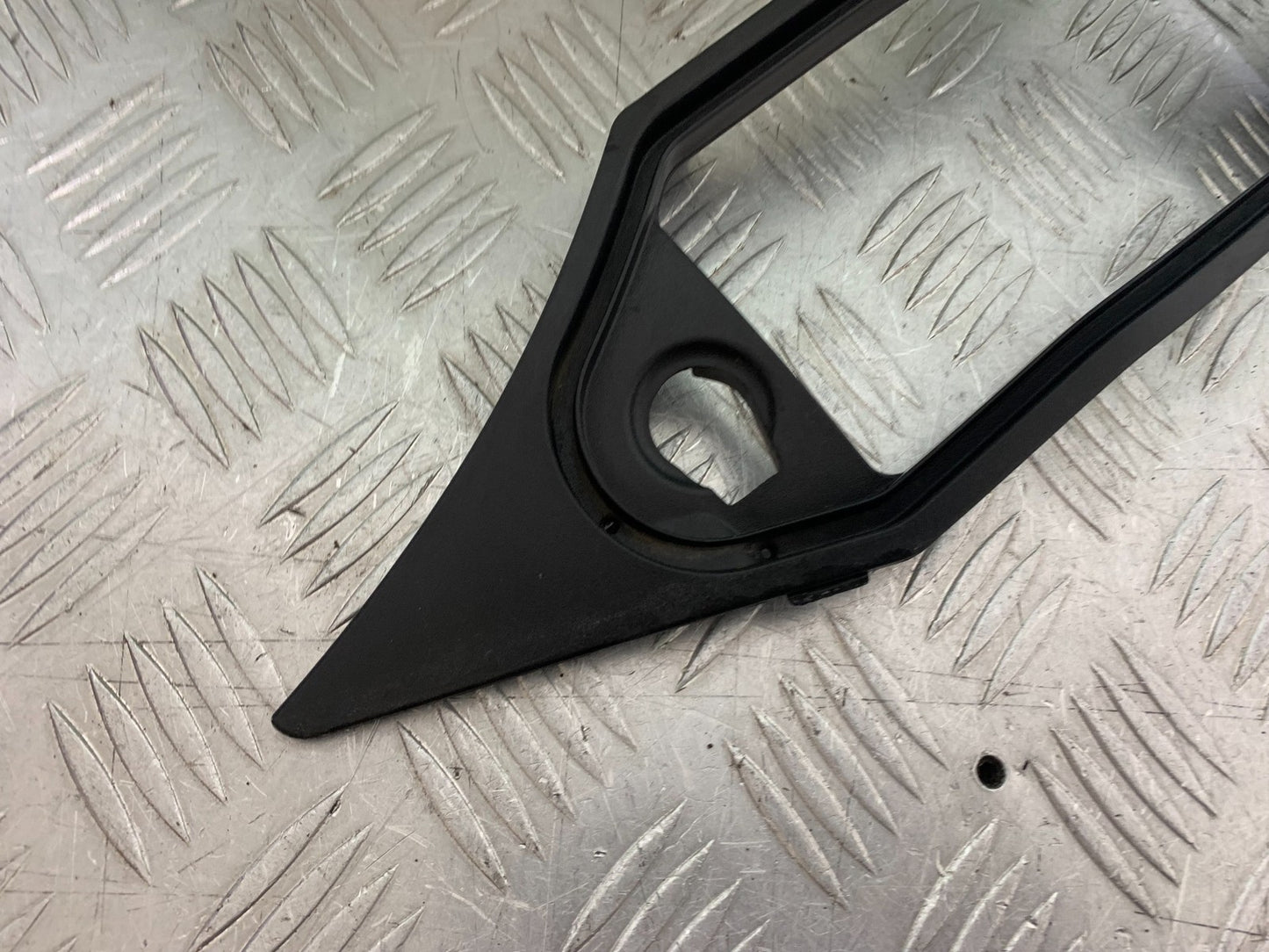 TRIUMPH 1050 SPRINT ST RIGHT TOP FAIRING INFILL PANEL   2003-2011 (CMB1285)