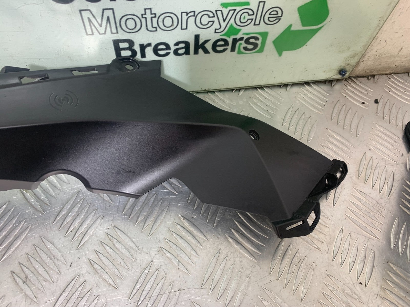 KTM 1290 SUPER DUKE R RIGHT TOP INFILL PANEL  YEAR 2020-2024 (CMB1272)