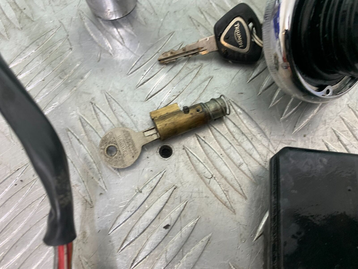 TRIUMPH THUNDERBIRD 1600 ECU LOCKS KEY  YEAR 2011 (CMB1107)