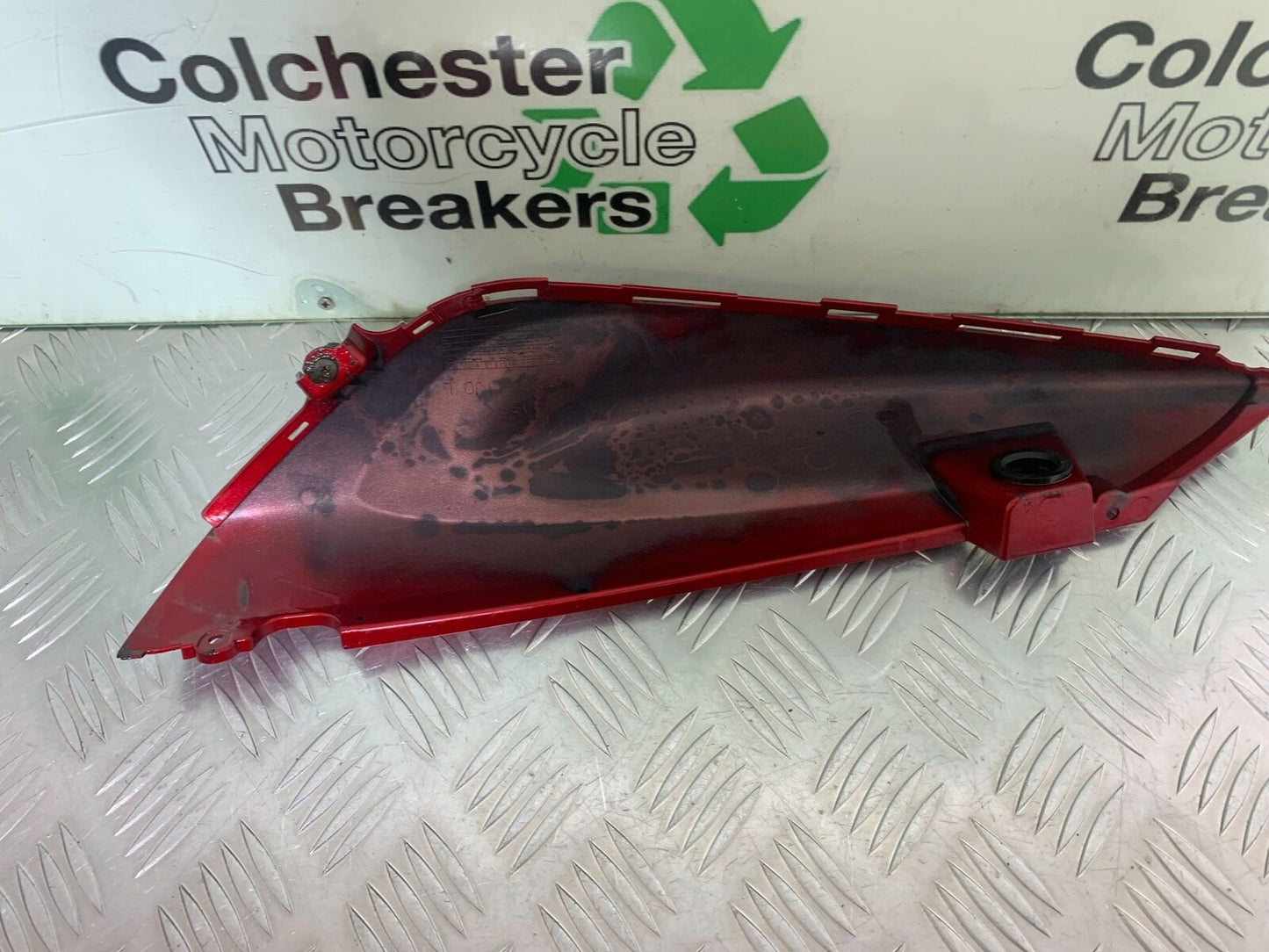 SUZUKI DL 650 V-STROM LEFT  SEAT PANEL  YEAR 2016 (STOCK 996)