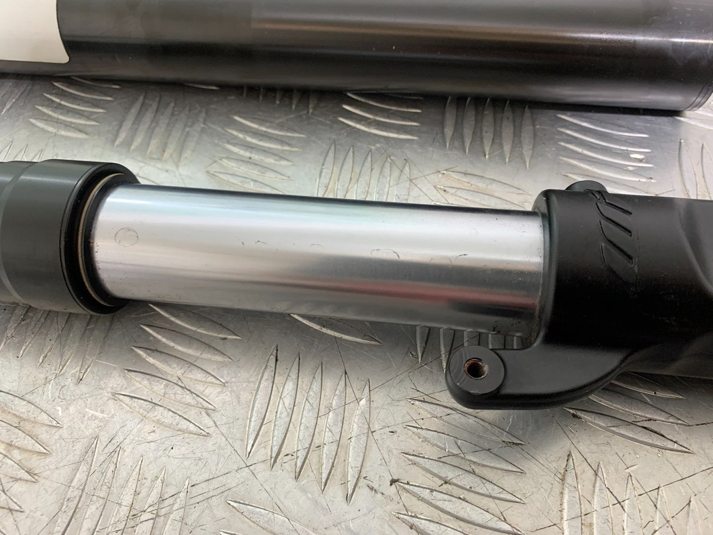 KTM 690 DUKE R LC4 FRONT WHITE POWER WP FORKS YEAR 2012-2015  (CMB1180)