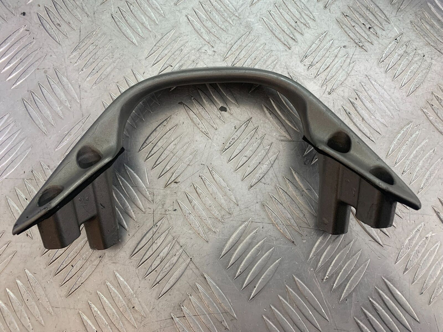 HONDA CB600 CB 600 HORNET GRAB RAIL YEAR 1998 -2002 (CMB1126)