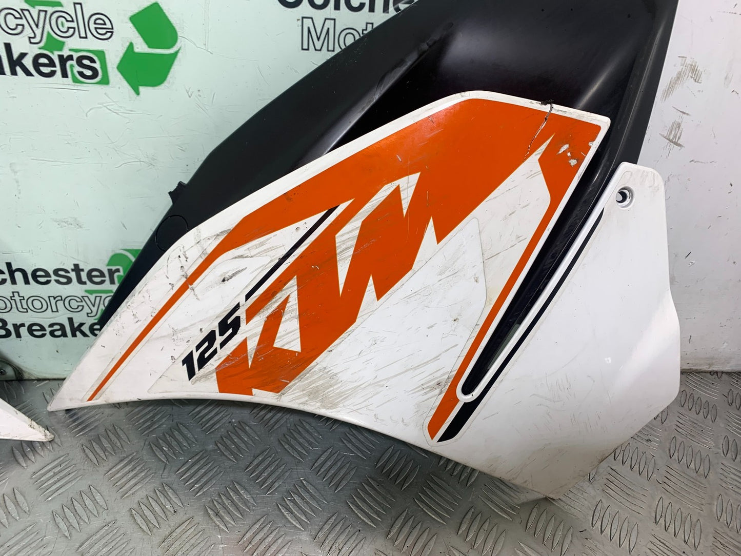 KTM RC125 RC 125 LEFT & RIGHT FAIRING PANELS   2014 2017 (CMB1199)