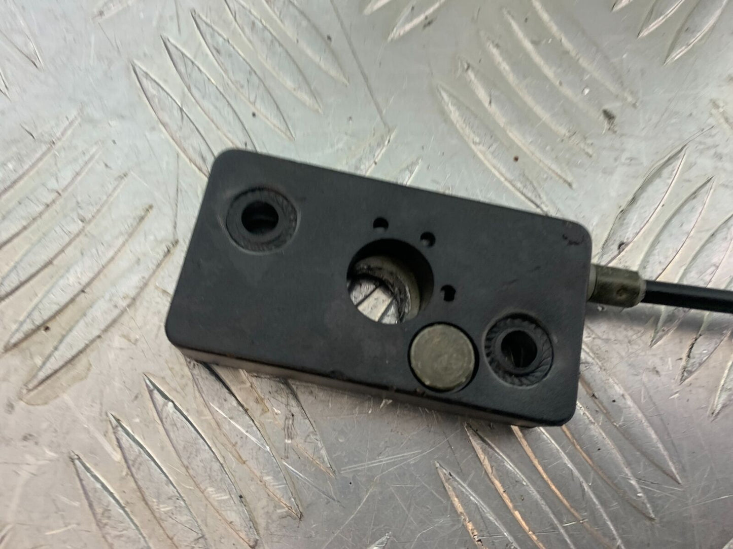SINNIS TERRAIN 125 SEAT BRACKET AND CABLE  YEAR 2018 (CMB1123)