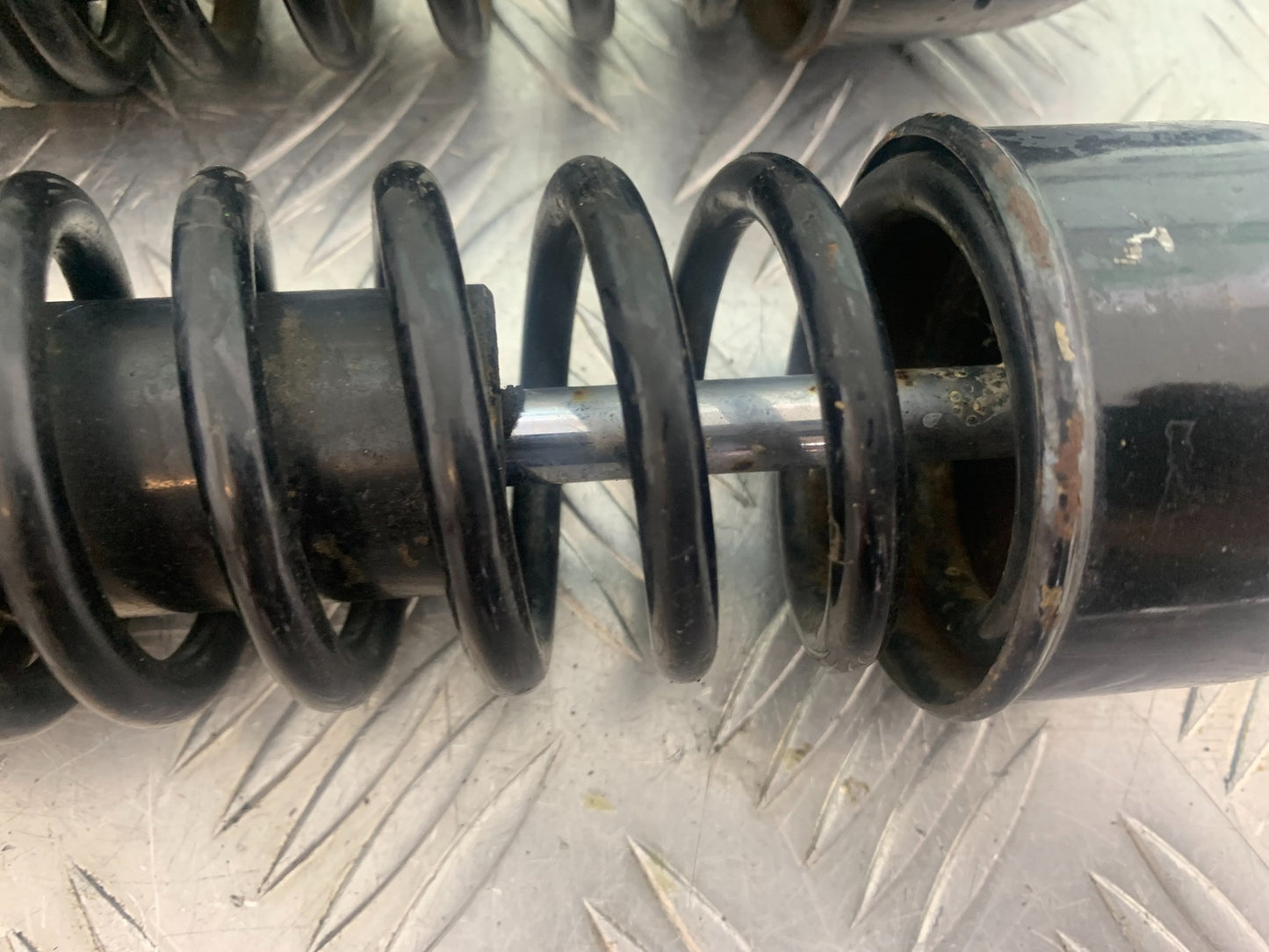 KAWASAKI GT550 GT 550 REAR SHOCKS  YEAR 1984-87 (CMB1141)
