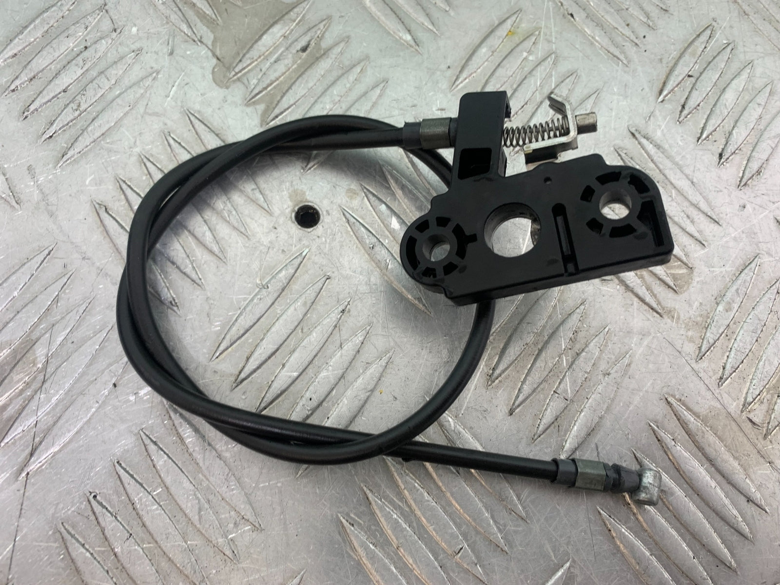 TRIUMPH TRIDENT 660 SEAT CATCH AND CABLE  YEAR 2021-2024 (CMB1148)