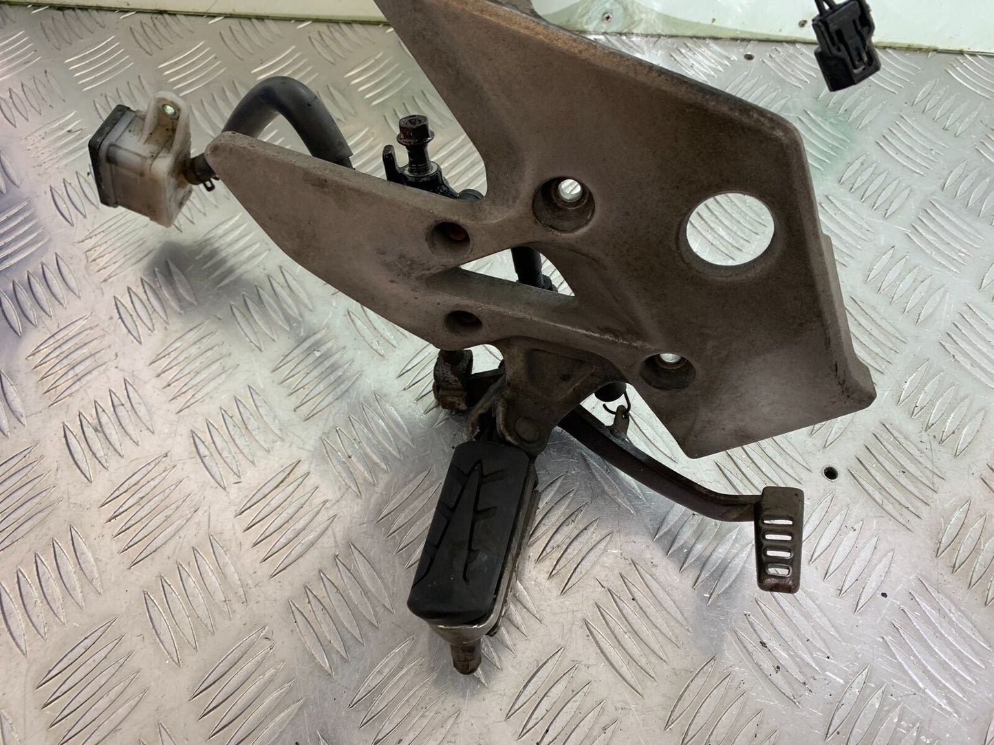 HONDA CBR500R CBR 500 R FRONT RIGHT HANGER  YEAR 2012-16 (CMB1048)