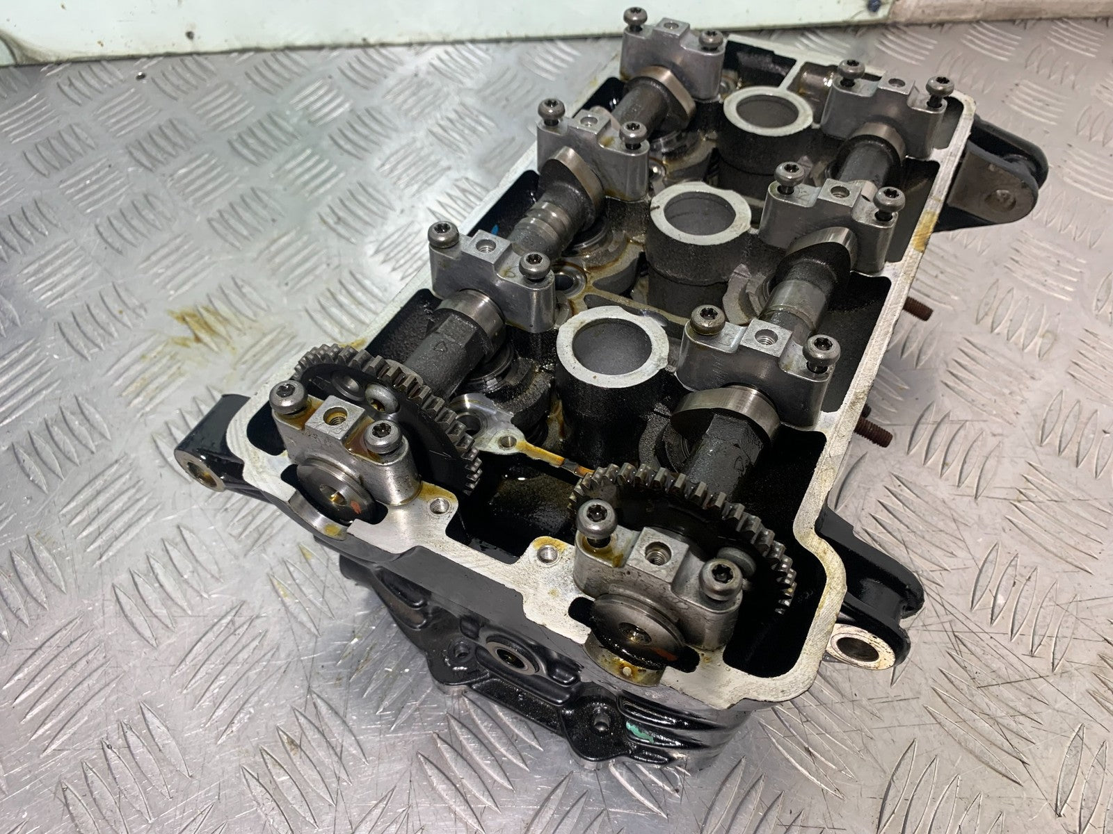 TRIUMPH 955I SPRINT RS CYLINDER HEAD AND CAMS   YEAR 1999-04