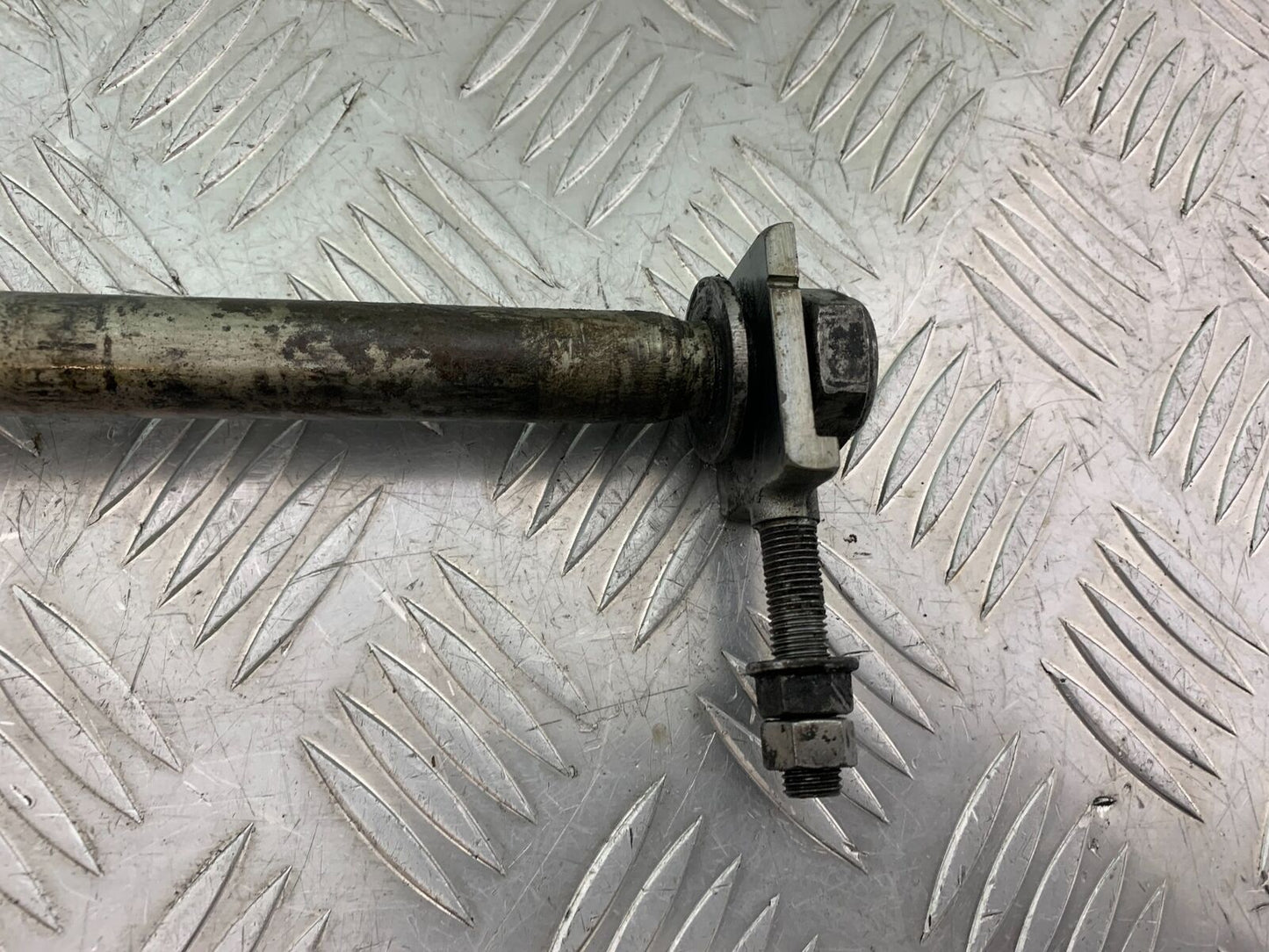 TRIUMPH THUNDERBIRD 1600 REAR WHEEL SPINDLE  YEAR 2011 (CMB1107)
