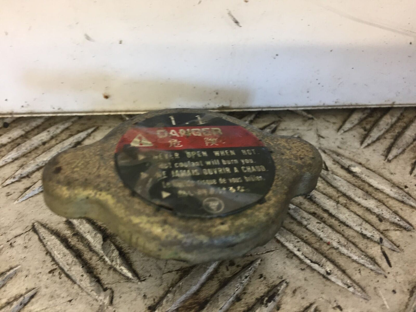 HONDA CBR 900 CBR900 FIREBLADE RADIATOR CAP  YEAR 1998 1999