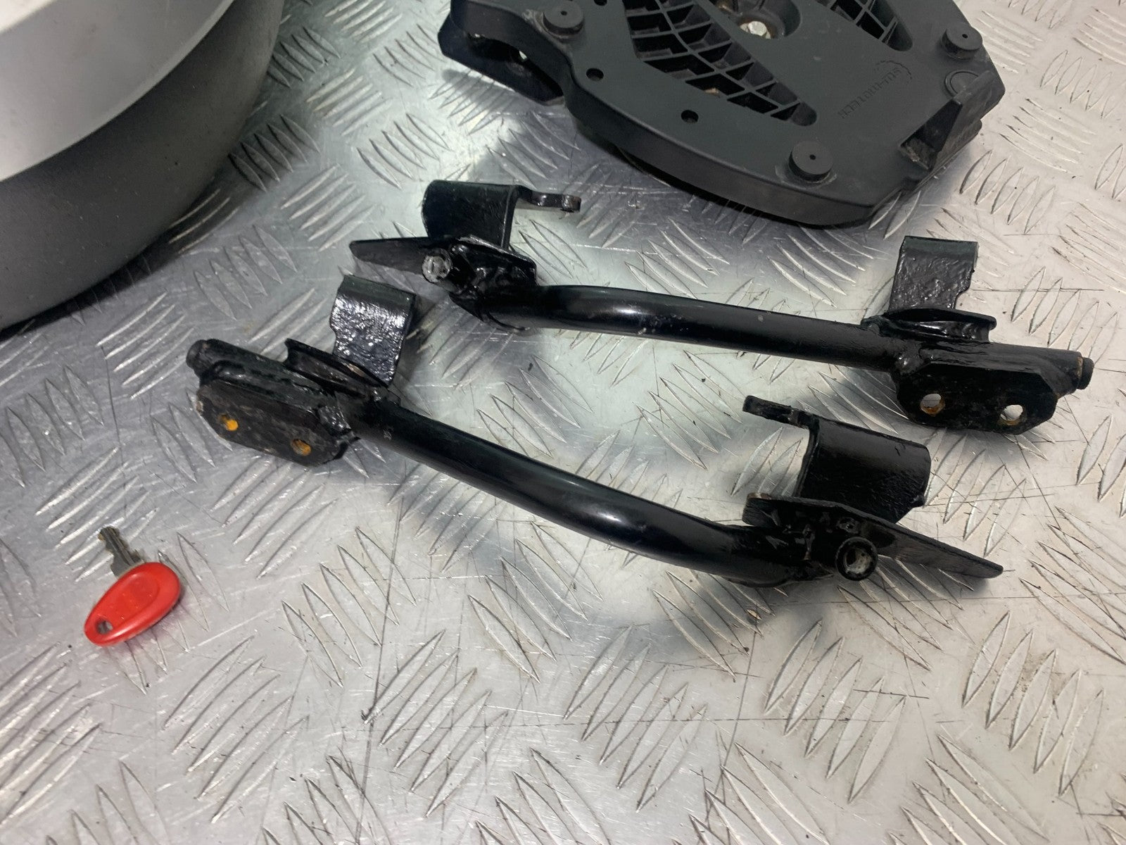 BMW K1300 S K 1300 S GIVI TOP BOX AND RACK  YEAR 2009-16 (CMB1216)