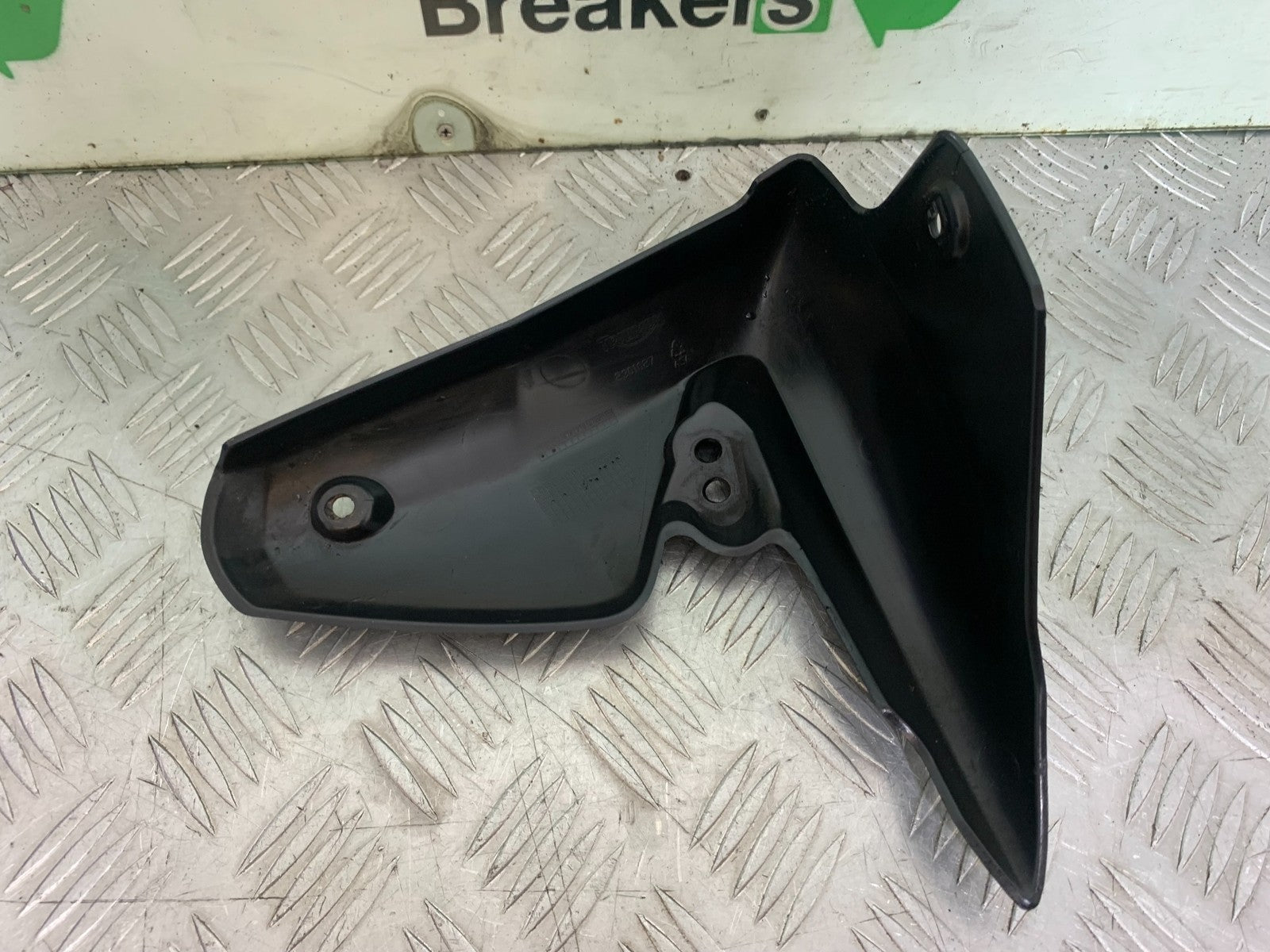TRIUMPH SPEED TRIPLE R 1050 RIGHT RADIATOR COVER  2009 (CMB1183)