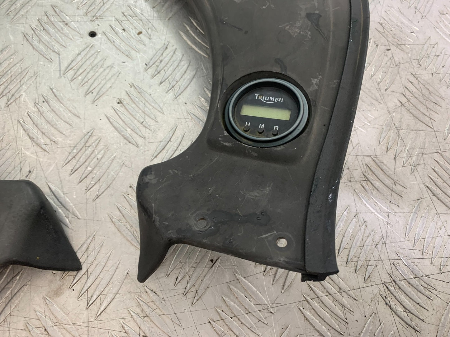 TRIUMPH TROPHY 900 LEFT AND RIGHT TOP INNER INFILLS   YEAR 1991-95 (CMB1251)