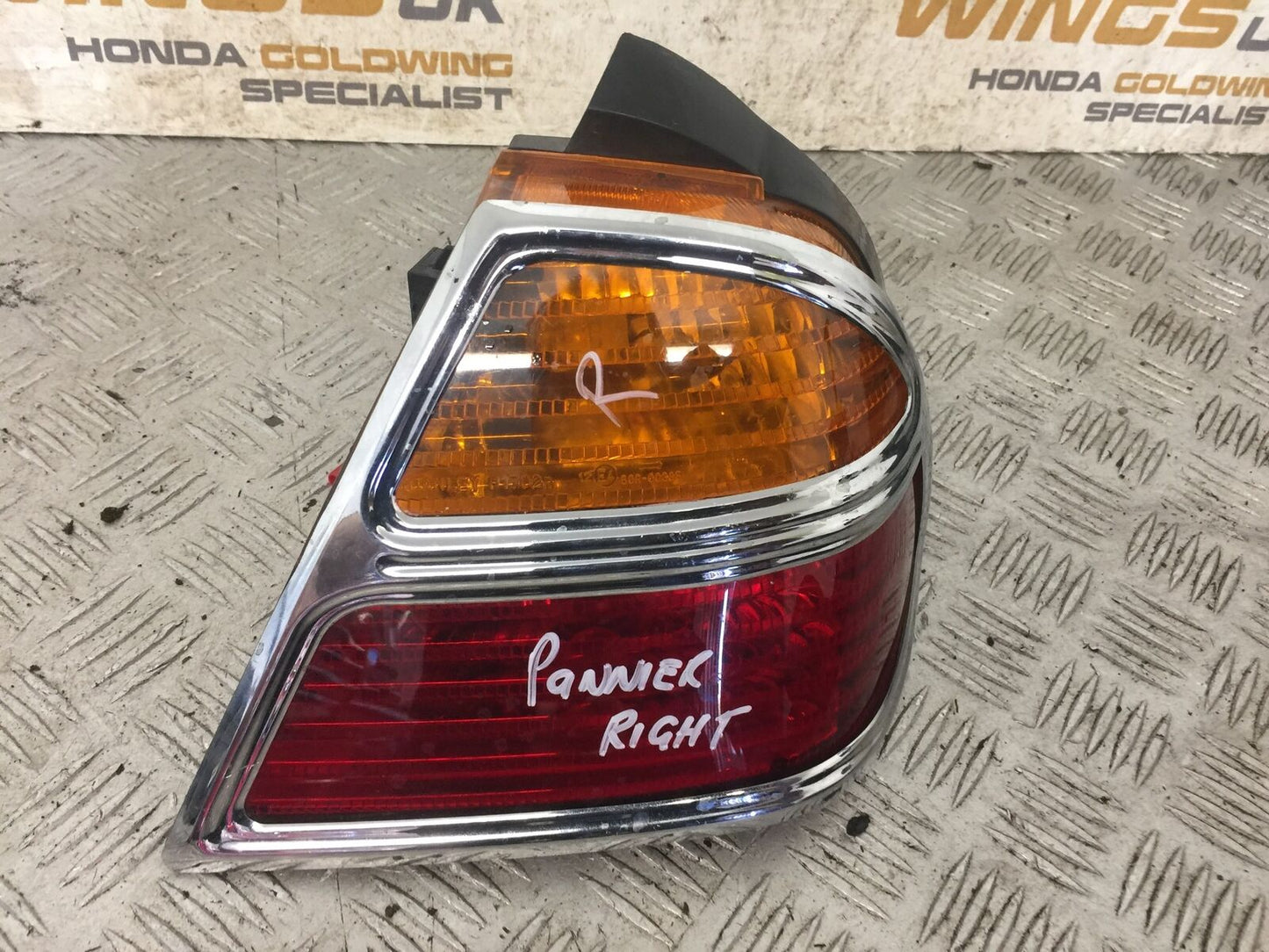 HONDA GL1800 GL 1800 RIGHT PANNIER LIGHT  YEAR 2004-10 ABS (STOCK 890)