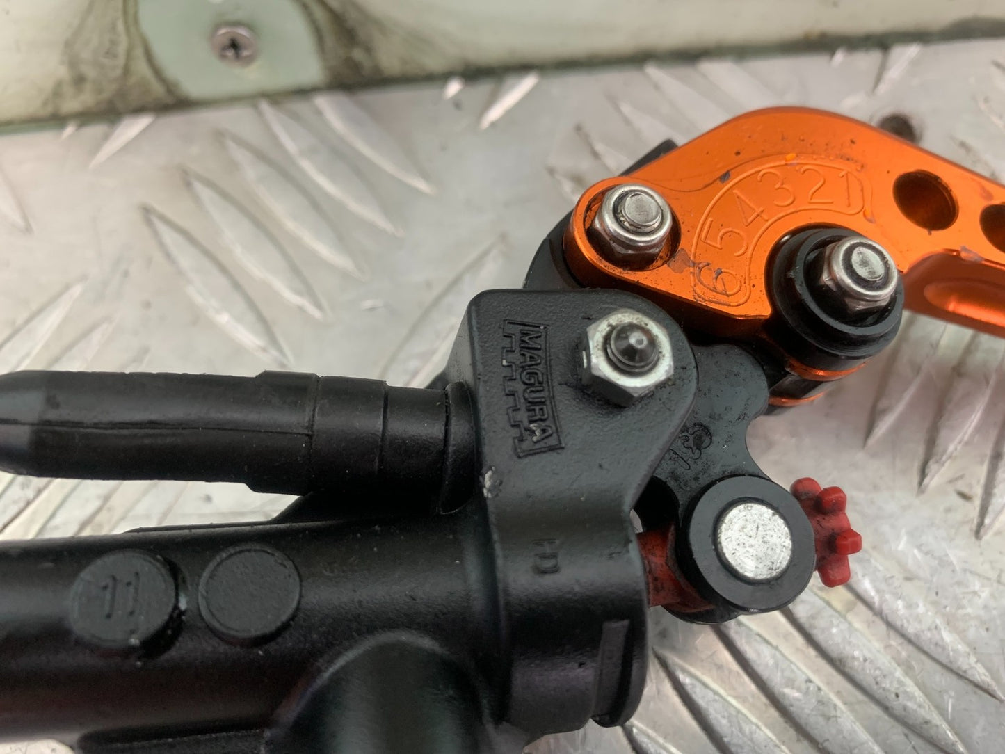 KTM 690 DUKE R LC4 CLUTCH MASTER CYLINDER YEAR 2012-2015  (CMB1180)