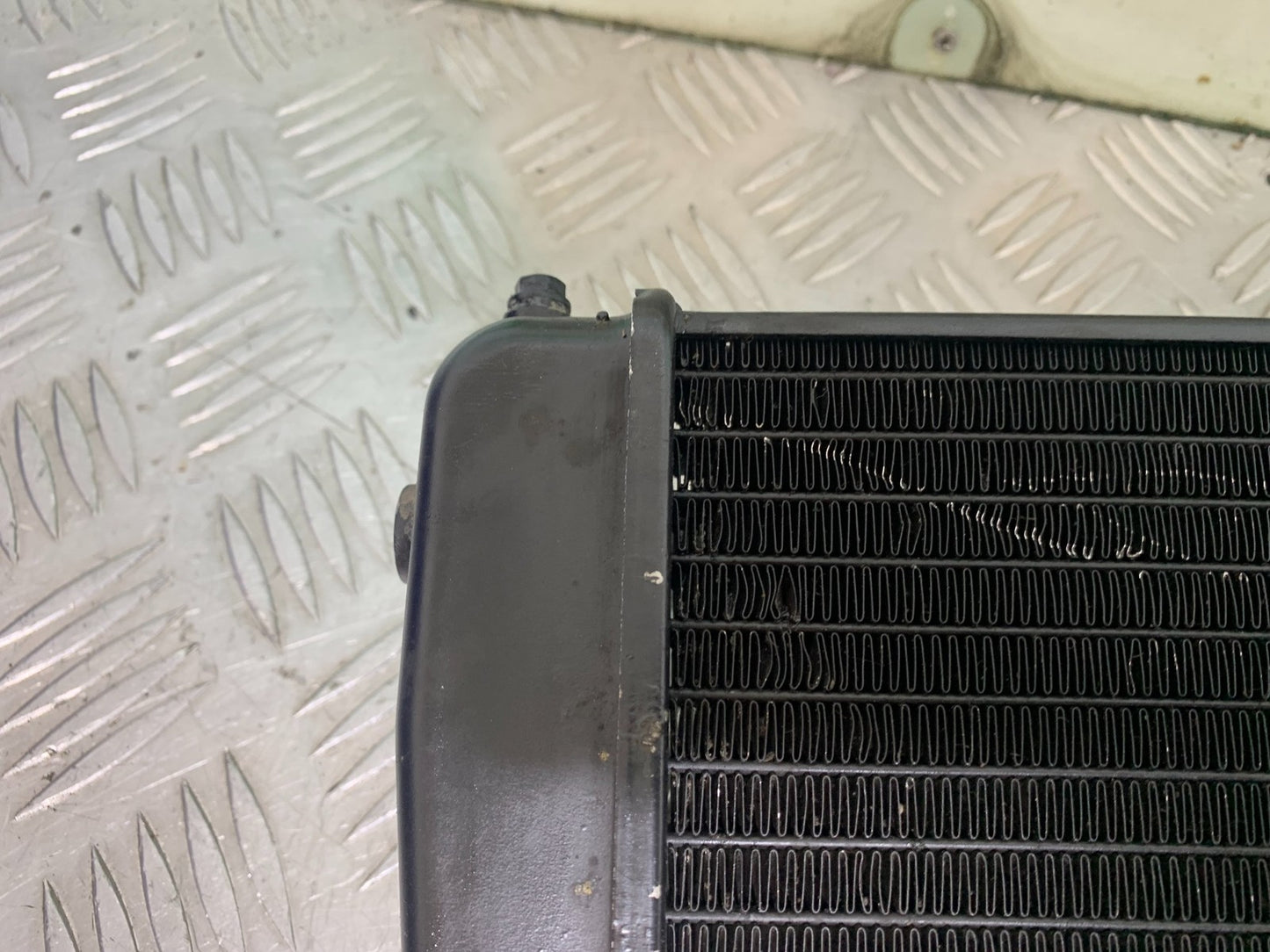 TRIUMPH SPEED TRIPLE R 1050 RADIATOR   2009 (CMB1183)