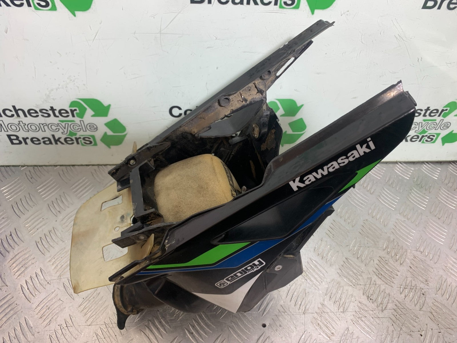KAWASAKI KXF450 KXF 450 AIRBOX YEAR 2013 CMB1217)