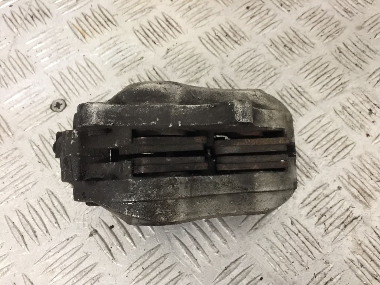 SUZUKI AN 250 BURGMAN FRONT BRAKE CALIPER   YEAR 1999  (STOCK 881)