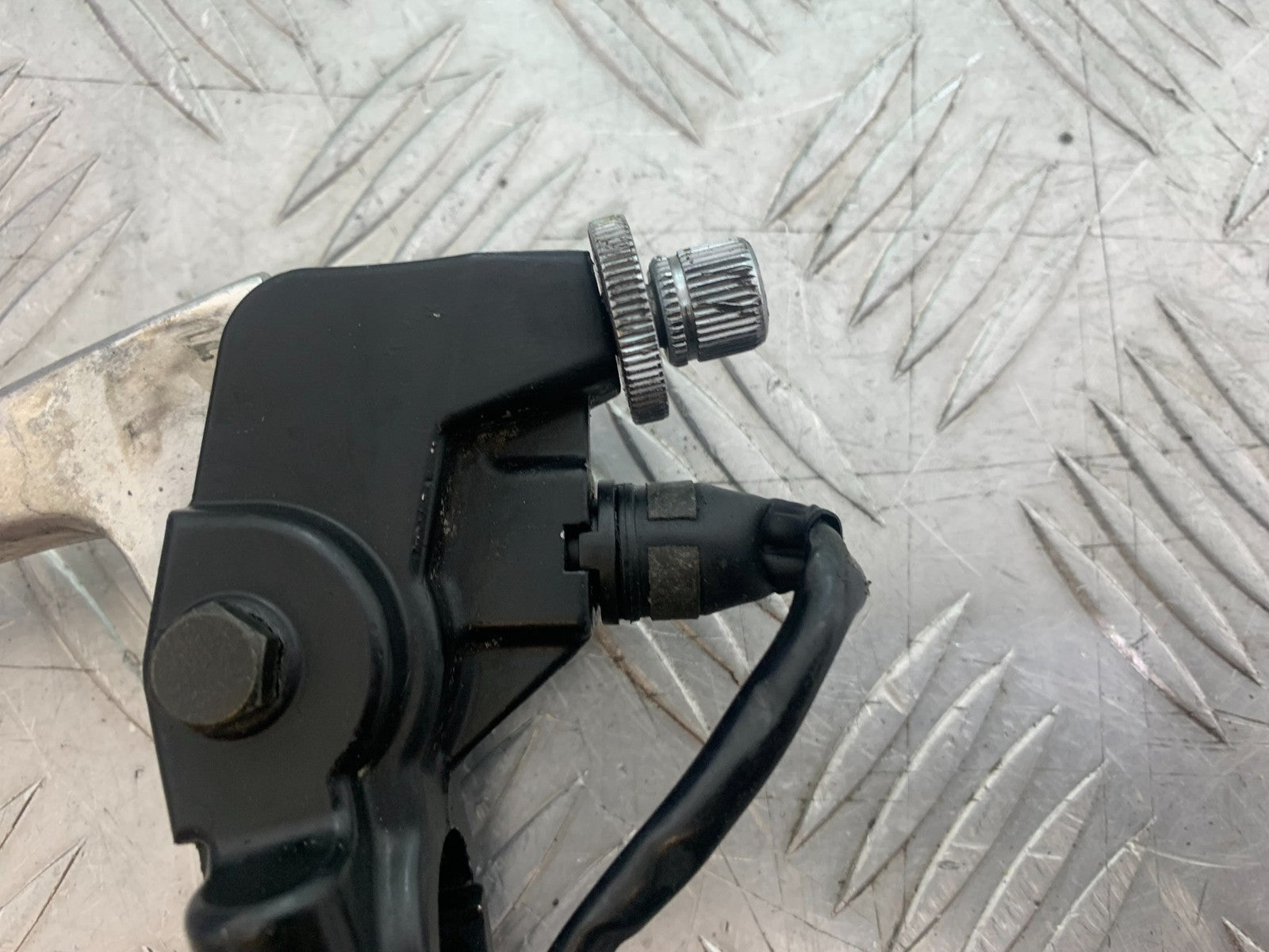 TRIUMPH 955i SPRINT ST CLUTCH LEVER AND BRACKET   1999-2004 (CMB1176)