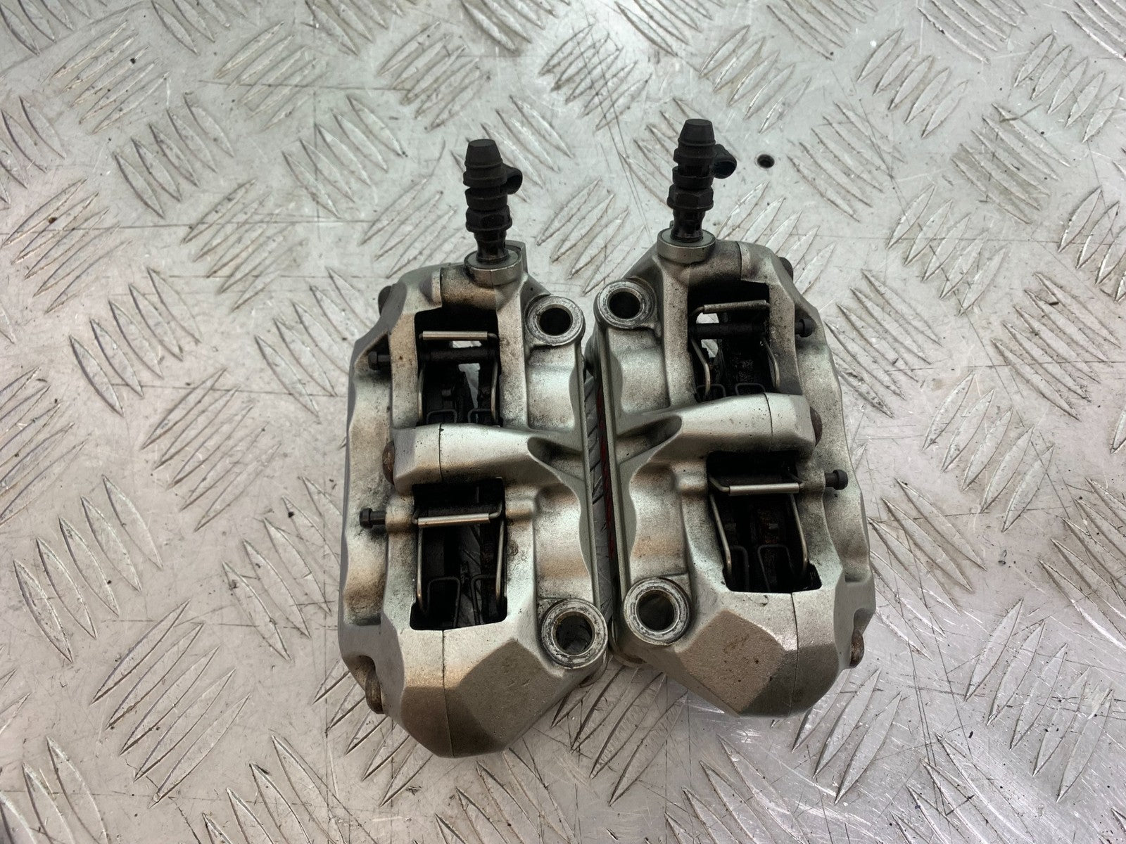 TRIUMPH SPEED TRIPLE R 1050 FRONT BRAKE CALIPERS  2009 (CMB1183)