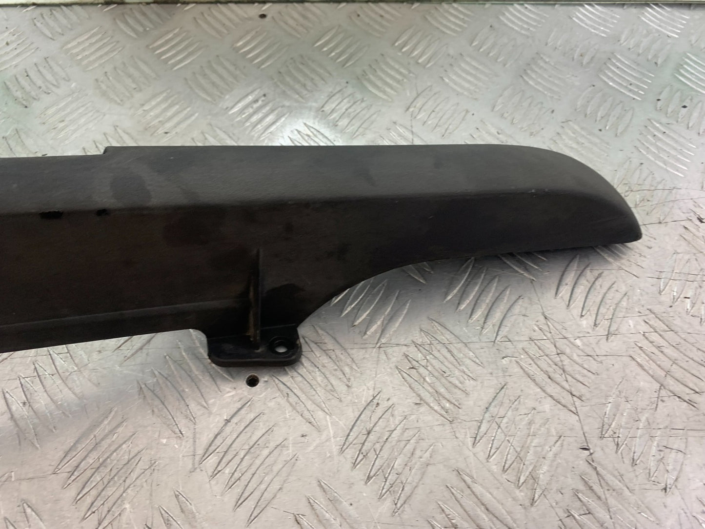 TRIUMPH TROPHY 900 CHAIN GUARD   YEAR 1991-95 (CMB1251)