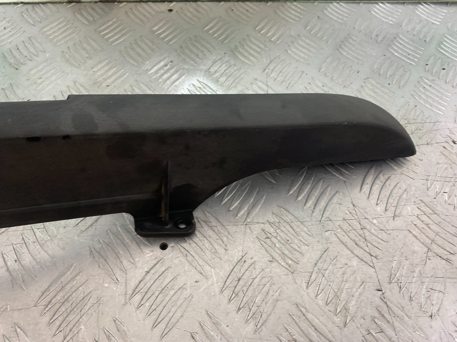 TRIUMPH TROPHY 900 CHAIN GUARD   YEAR 1991-95 (CMB1251)