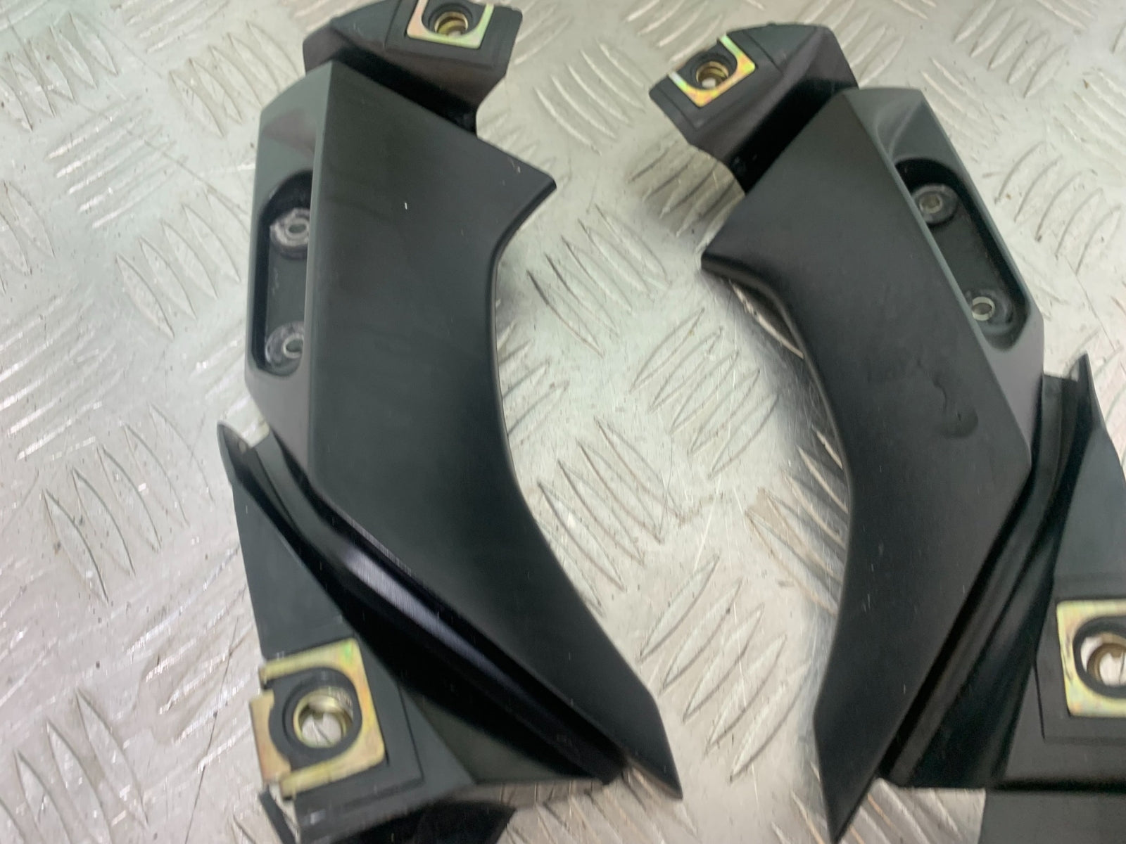 YAMAHA YZF R1 LEFT AND RIGHT INFILL PANELS  YEAR 2004-2006 (CMB1155)