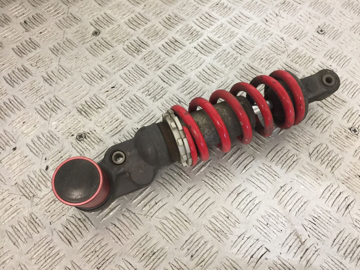 TRIUMPH 1050 SPEED TRIPLE REAR SHOCK  YEAR 2012-2015 (STOCK 752)