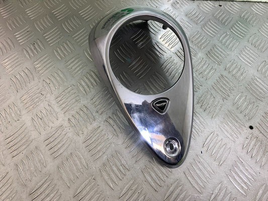 TRIUMPH THUNDERBIRD 1600 CLOCK SURROUND  YEAR 2011 (CMB1107)