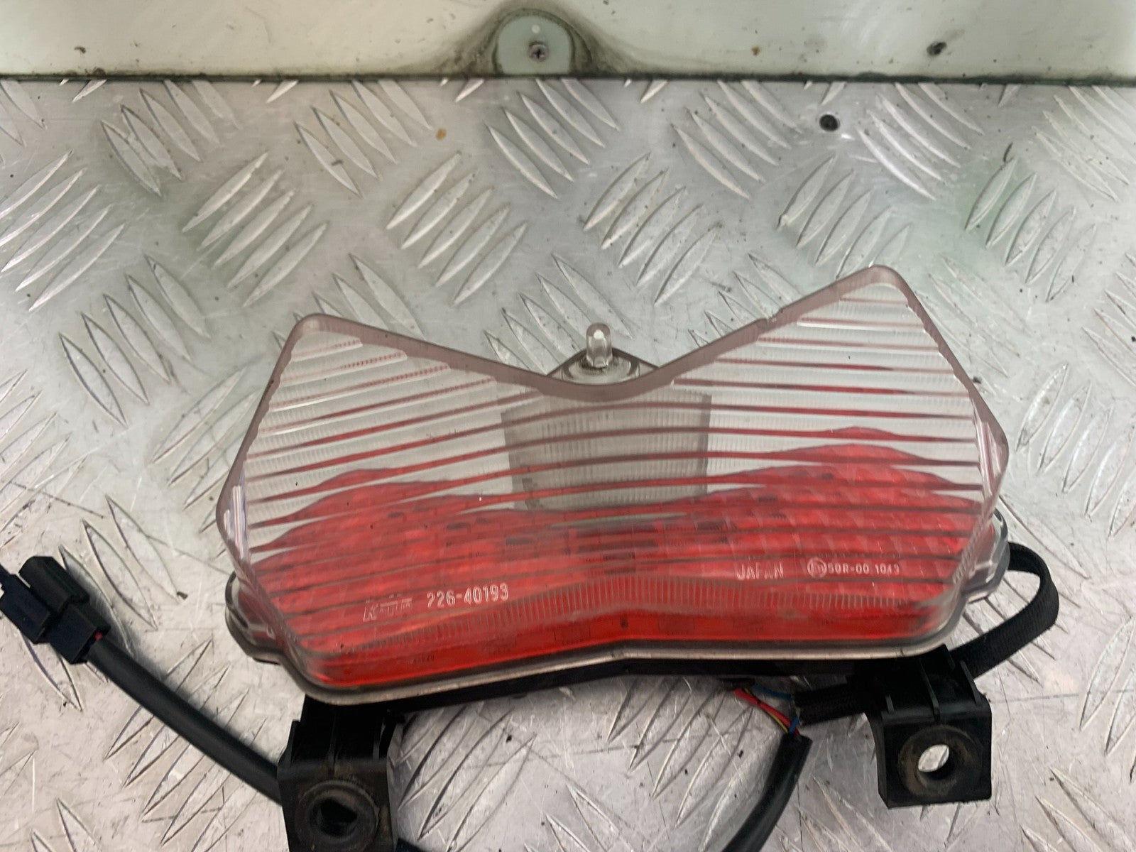KAWASAKI Z750 Z 750 REAR LIGHT   YEAR 2004-2006  (CMB1234)