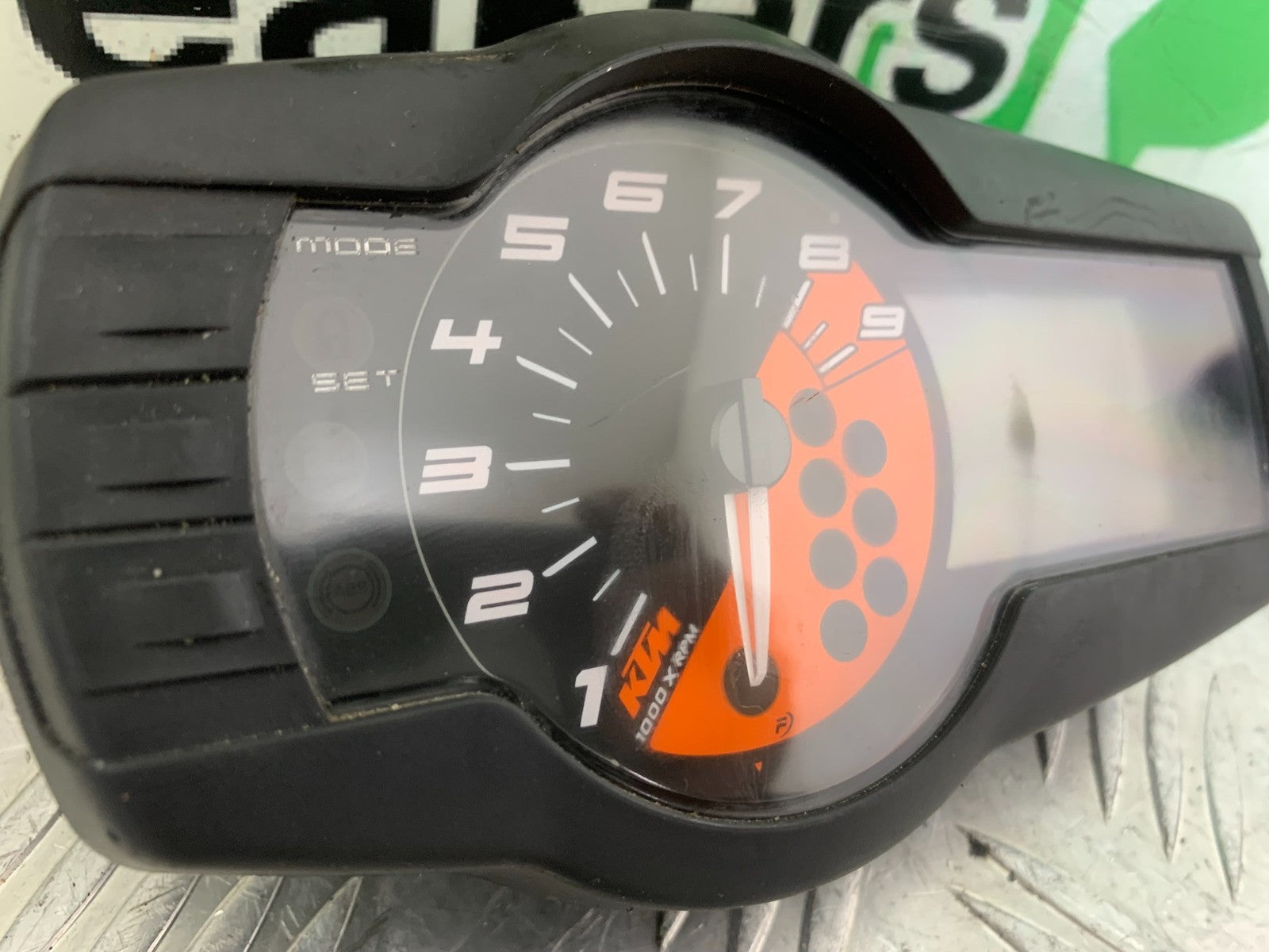 KTM 690 DUKE R LC4 SPEEDO DASH CLOCKS YEAR 2012-2015  (CMB1180)