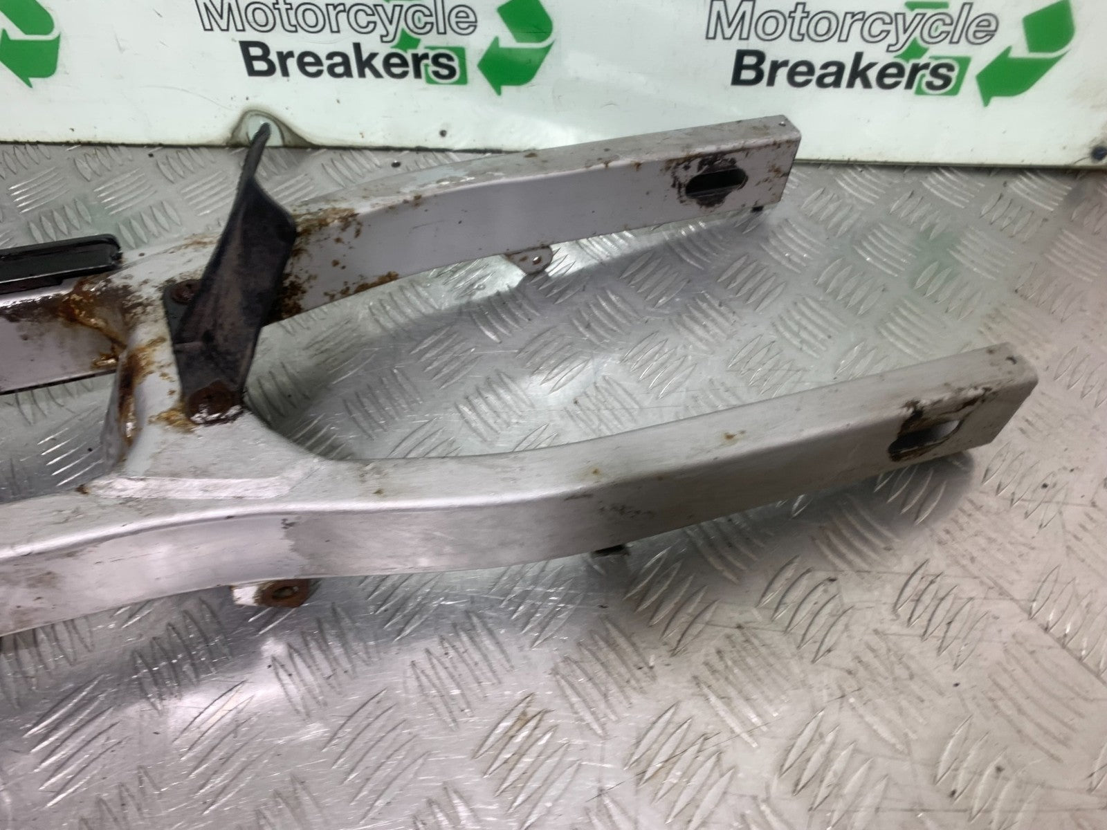 SUZUKI GS500 GS 500 SWINGARM  YEAR 2001-2008 (CMB1254)