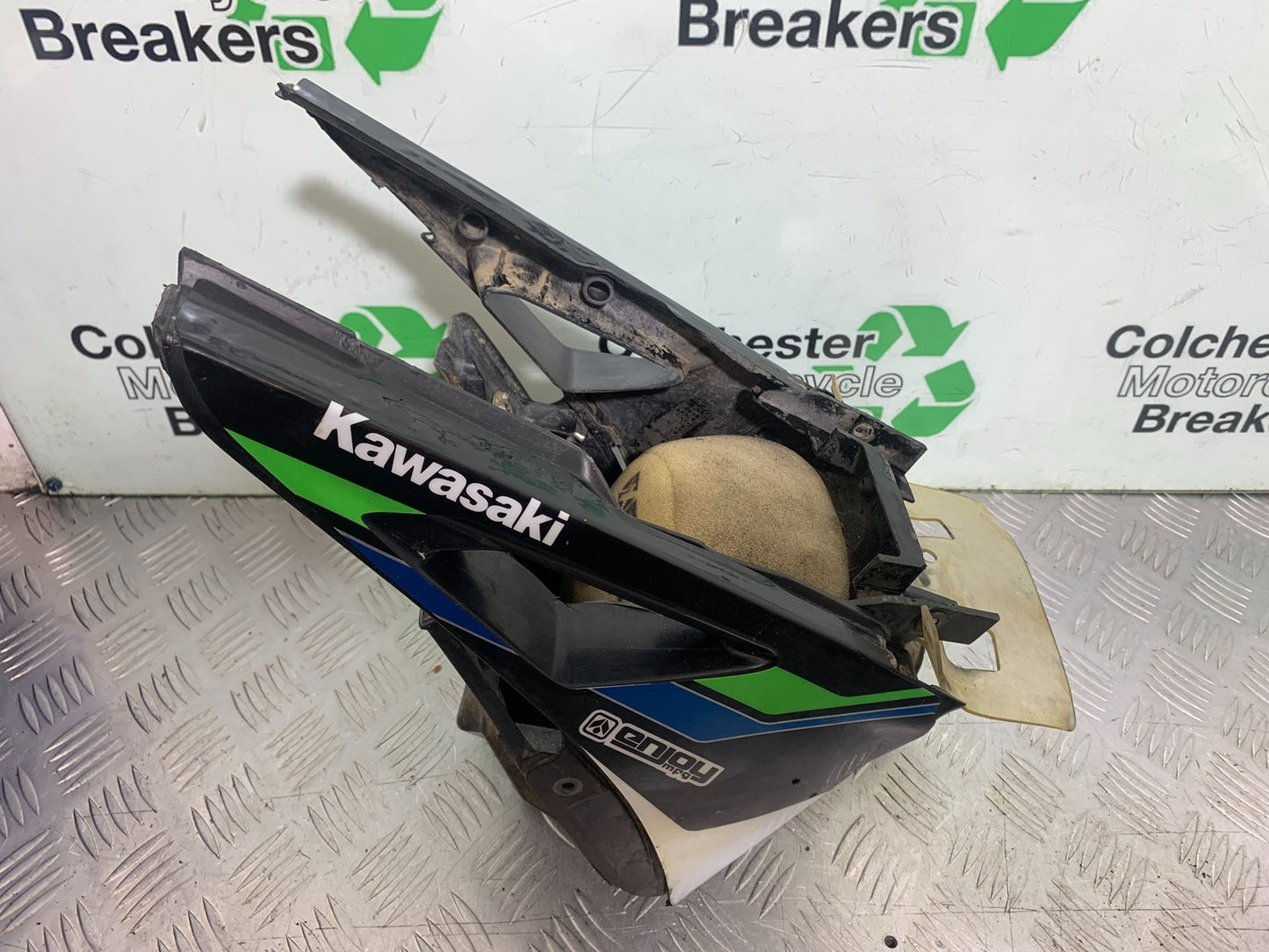 KAWASAKI KXF450 KXF 450 AIRBOX YEAR 2013 CMB1217)