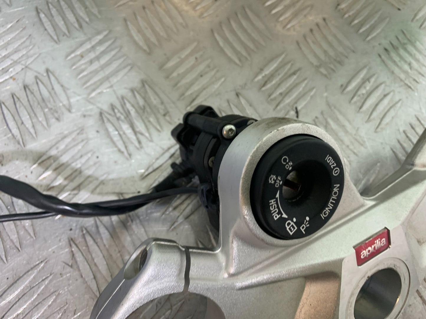 APRILIA RSV4 FACTORY ECU LOCK KEYS   YEAR 2009-2012(CMB1224)