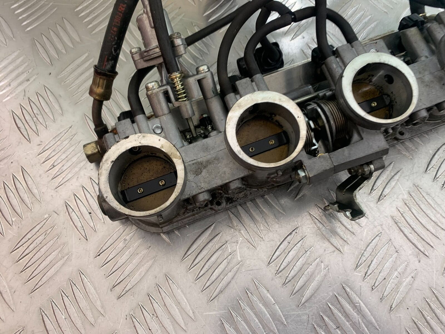 HONDA CBR1100 BLACKBIRD THROTTLE BODIES   YEAR 1999-2005 (CMB1103)