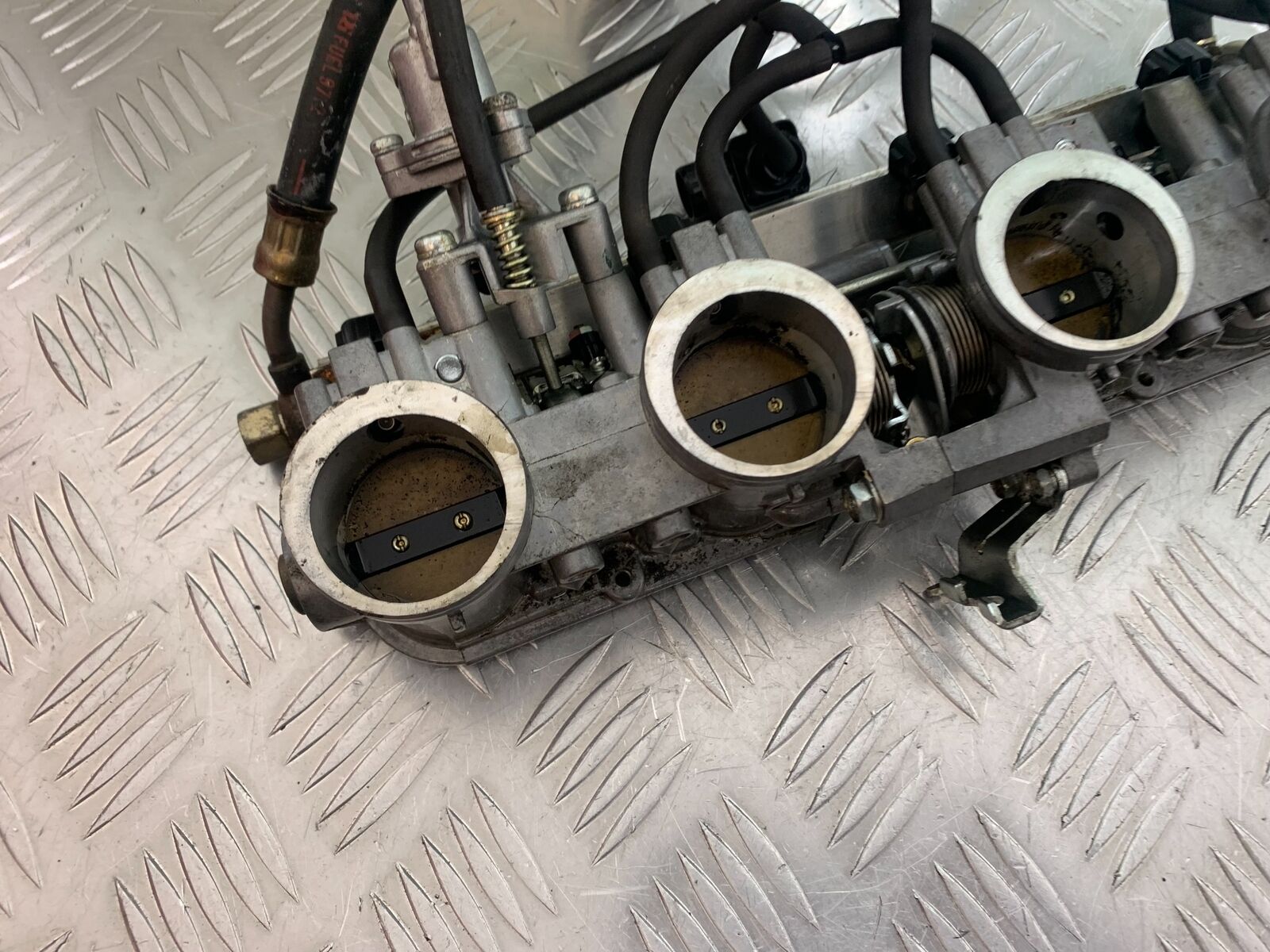 HONDA CBR1100 BLACKBIRD THROTTLE BODIES   YEAR 1999-2005 (CMB1103)