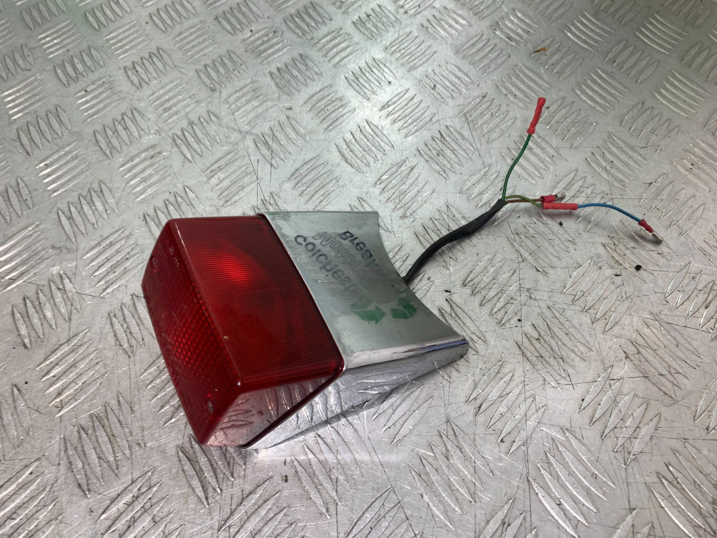 HONDA VT700 VT 700 SHADOW REAR LIGHT  YEAR 1984-85 (CMB1328)
