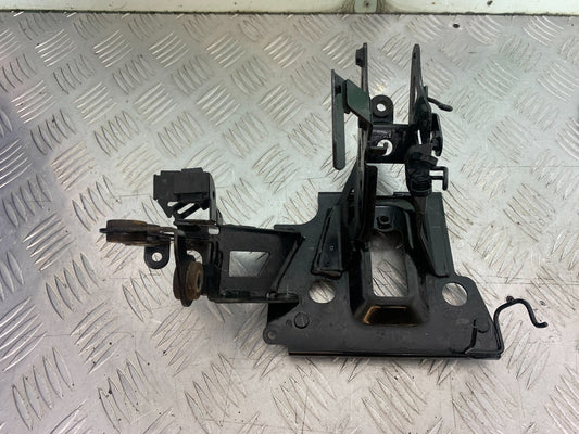 YAMAHA XMAX 300 FAIRING BRACKET   YEAR 2017-2020 (CMB1218)