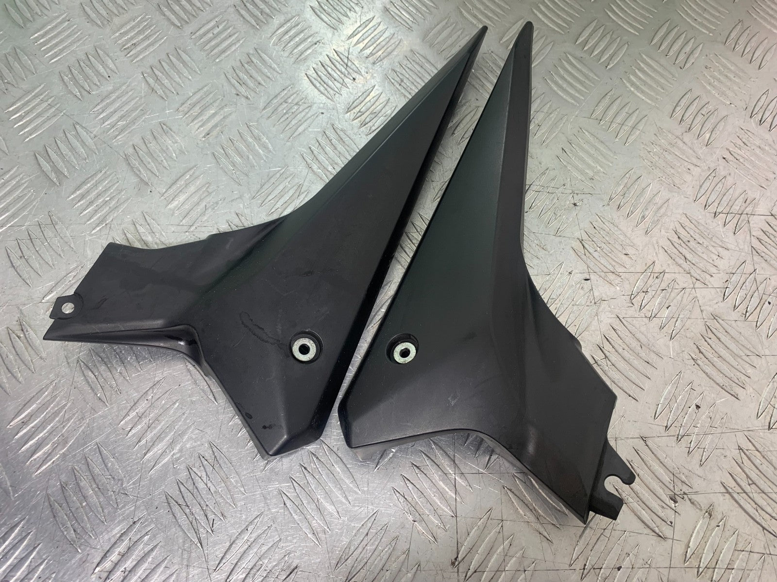 YAMAHA XJ6 XJ6-S LEFT AND RIGHT SIDE COVERS  YEAR 2009-2015  (CMB1212)
