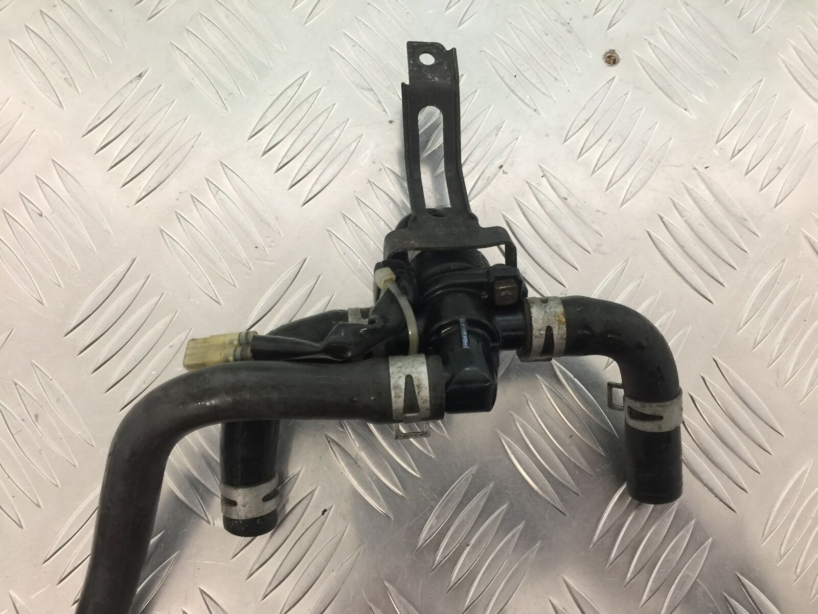 YAMAHA R6 AIR VALVE  YEAR 2004-2005 (STOCK 931)